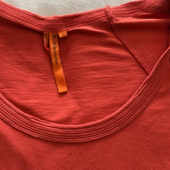 Cute basic top - Picture 3 of 4